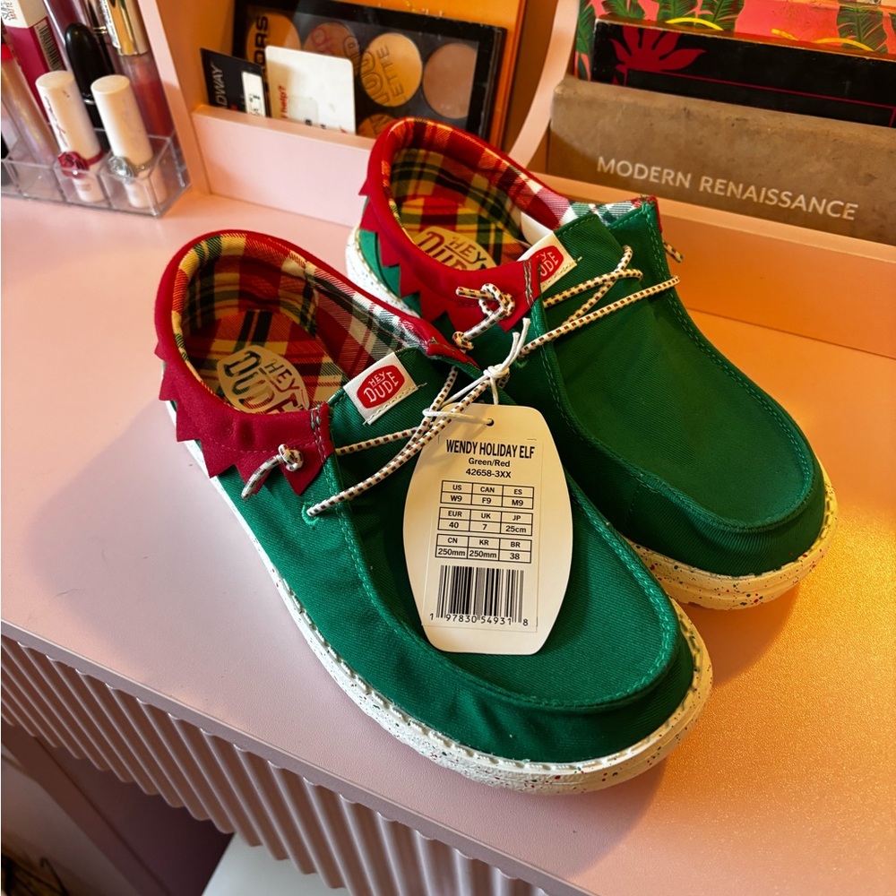 Hey Dude Womens Green and Red Slippers